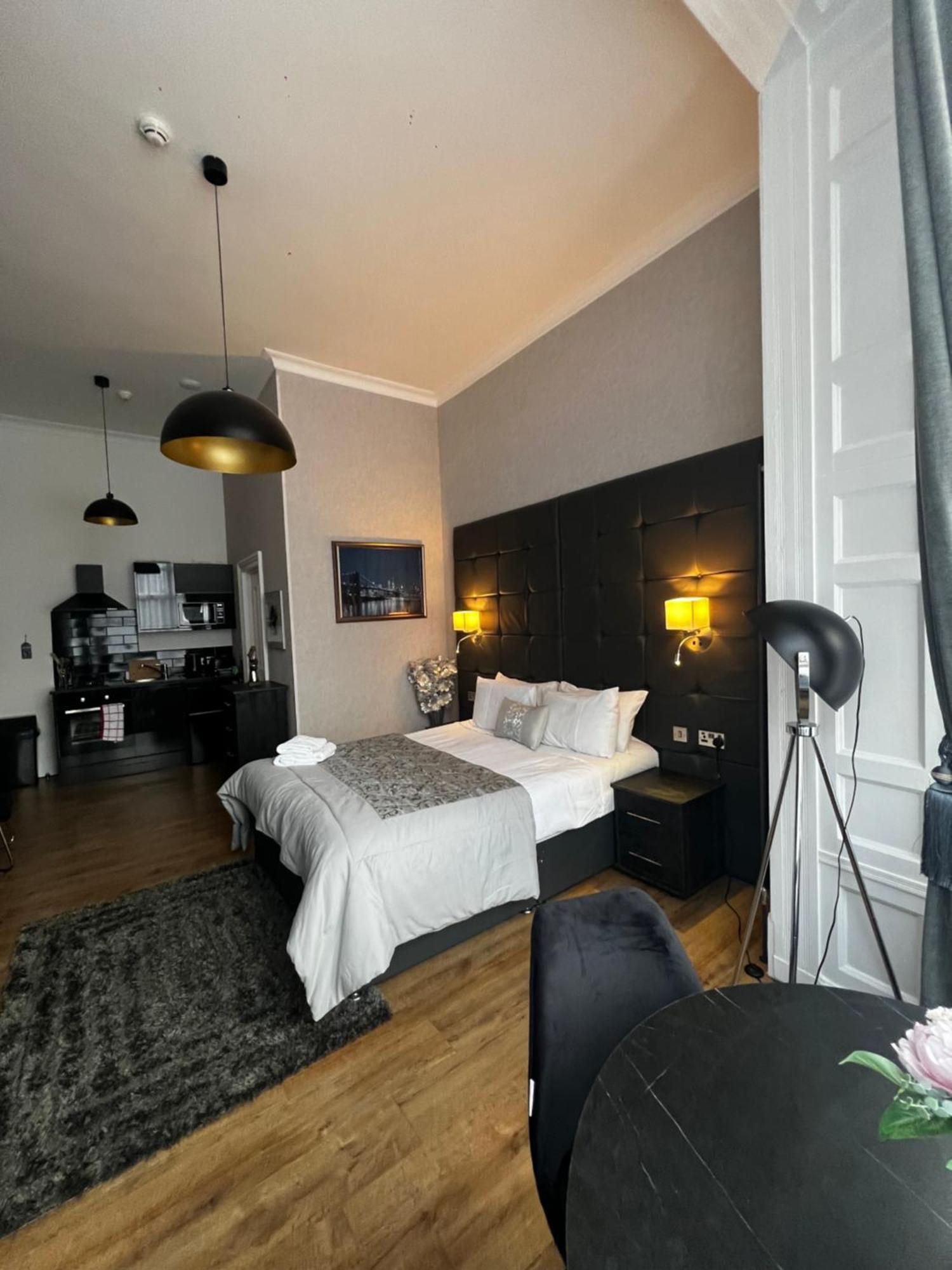 Amani Apartments - Glasgow City Centre ภายนอก รูปภาพ