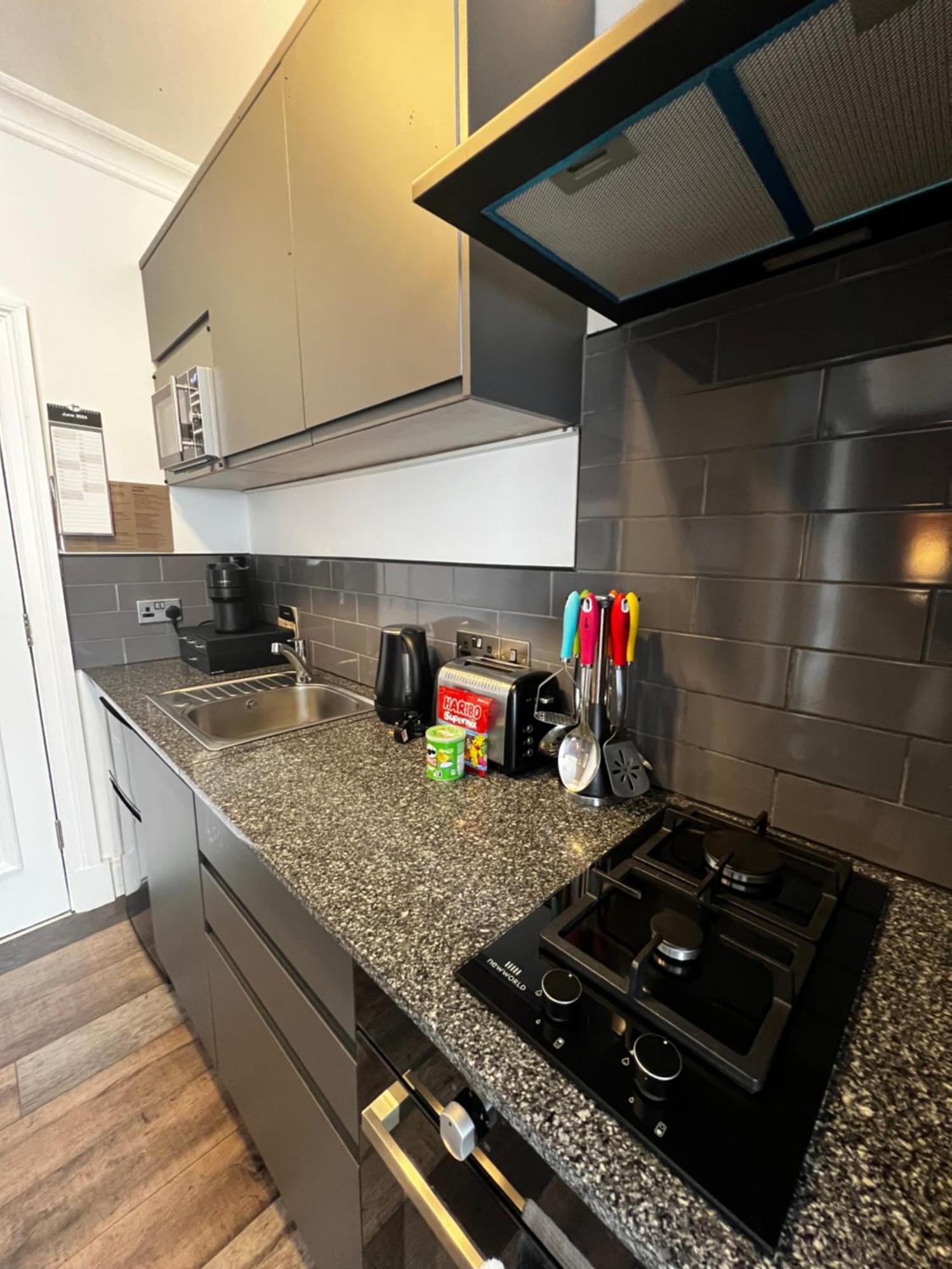 Amani Apartments - Glasgow City Centre ภายนอก รูปภาพ
